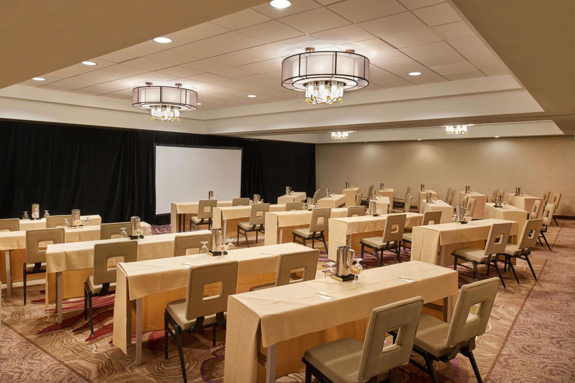 Hotel Doubletree By Hilton Spectrum
